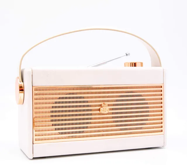 gpo-darcy-retro-radio-tragbar-wei-gold-ukw-mw-mit-wecker image 1