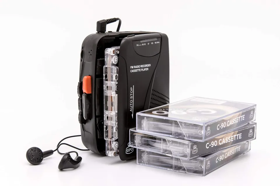 gpo-personal-kassettenrecorder-radio-schwarz-mit-lautsprecher image 1
